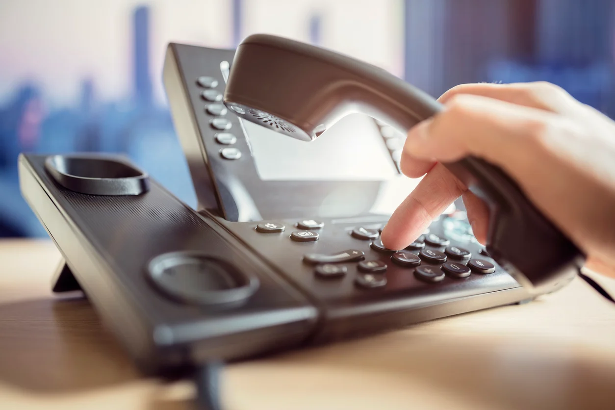 6 Reasons To Consider VoIP Instead of Analog Phones